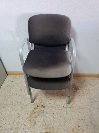 Sillas de oficina negras.