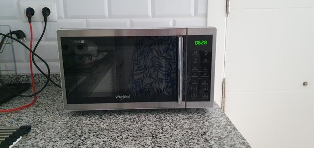 Horno microondas whirlpool con muy poco uso.