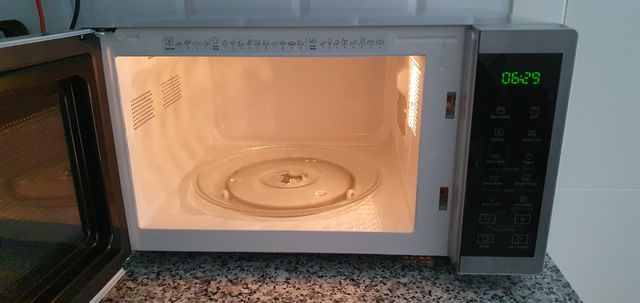 Horno microondas whirlpool con muy poco uso.