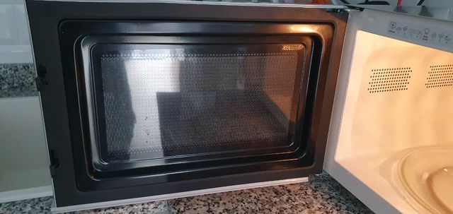 Horno microondas whirlpool con muy poco uso.