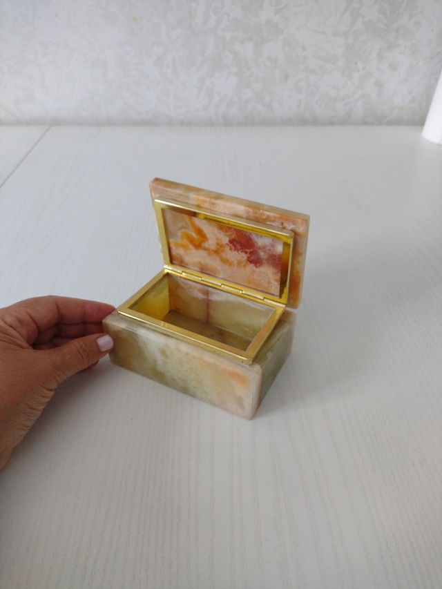 Scatola portagioie in onice