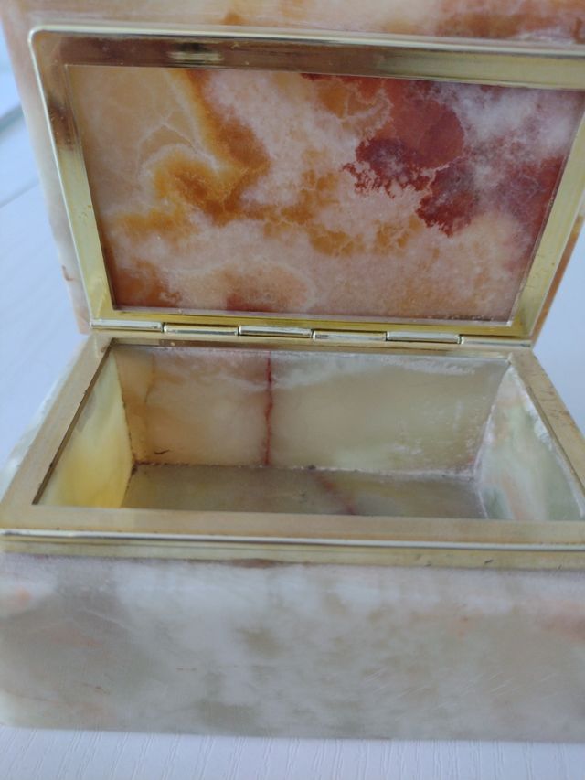 Scatola portagioie in onice