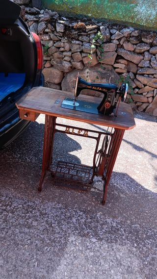 Maquina de coser antigua