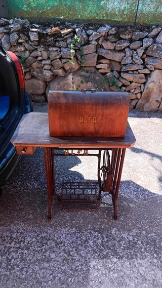 Maquina de coser antigua