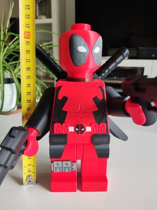 Figura de Deadpool estilo LEGO (21 cm)