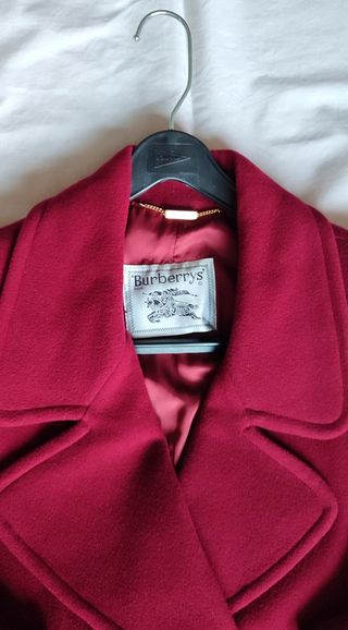 Abrigo granate Burberrys, talla 42 
