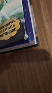 Libro de Geronimo Stilton de tapa dura.