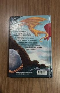 Libro de Geronimo Stilton de tapa dura.