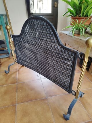Pantalla chimenea de bronce y forja