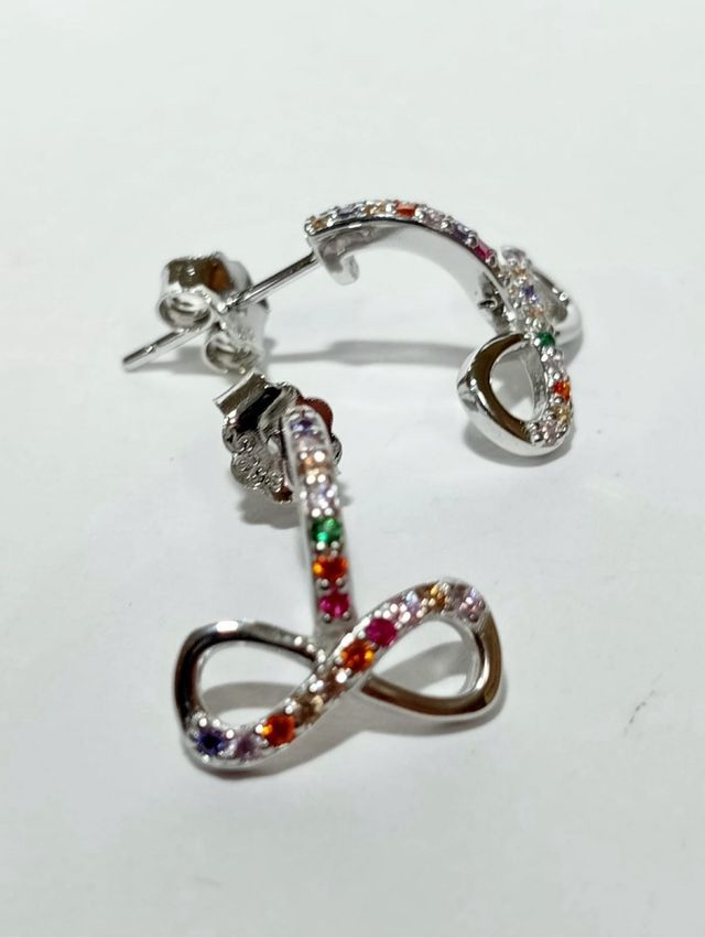 Pendiente Medio Aro Infinito De Plata De Ley 925