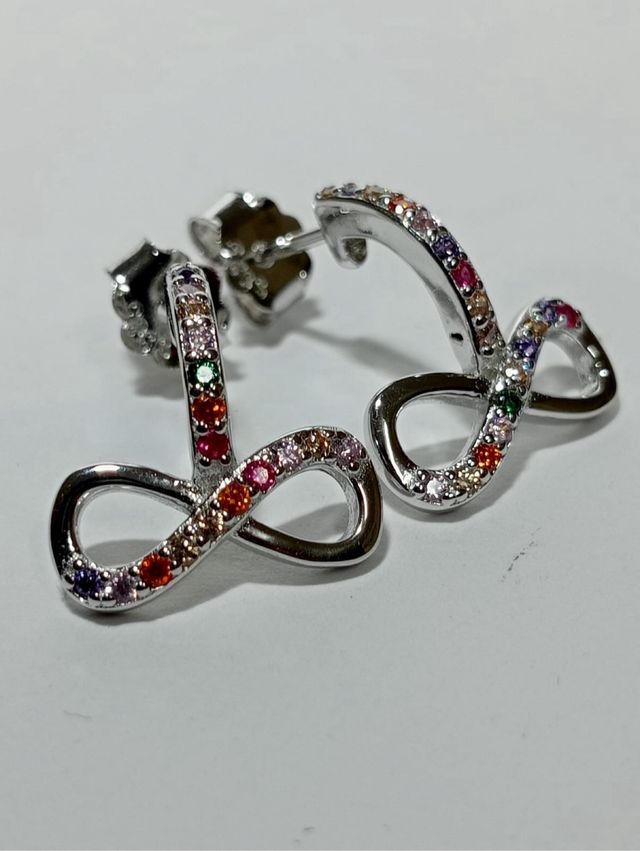 Pendiente Medio Aro Infinito De Plata De Ley 925