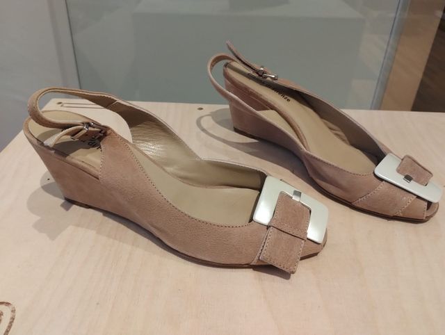 Zapatos de piel cuña