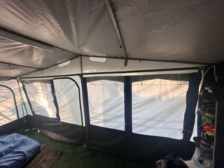 Caravana Burnster LUX 750 kg 