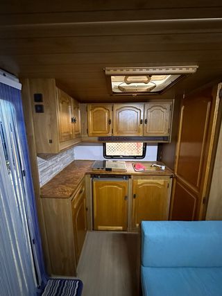 Caravana Burnster LUX 750 kg 