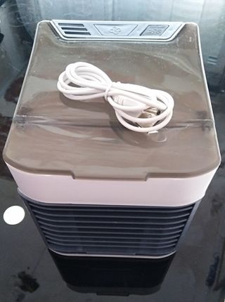 Mini ventilador aireador con agua.