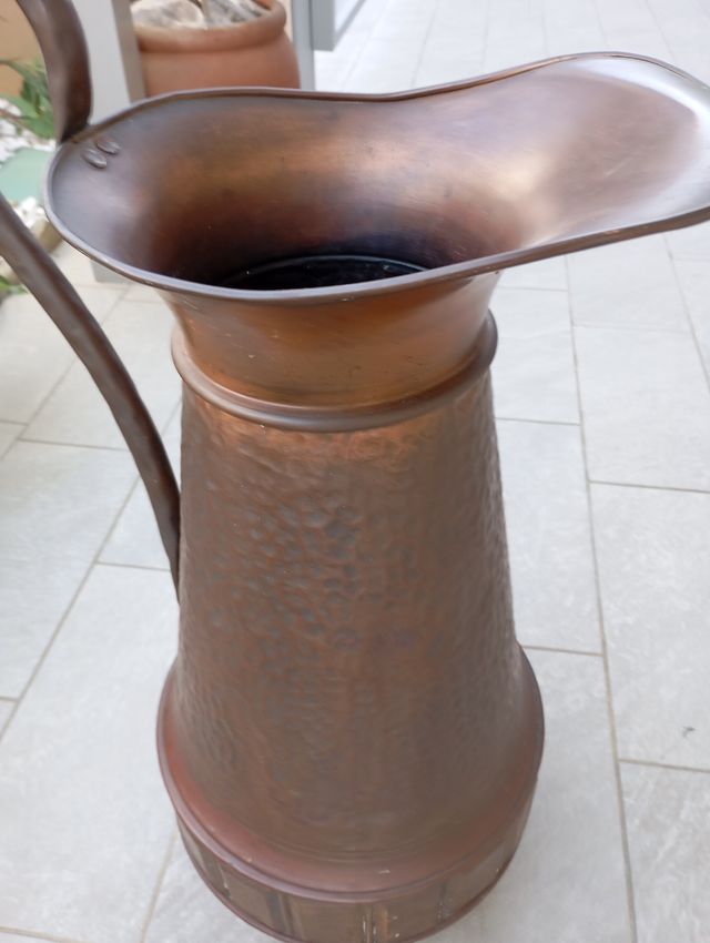 Anfora in rame battuto antico