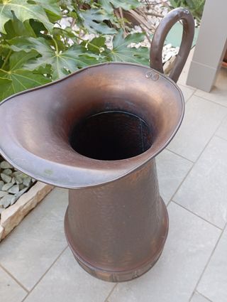 Anfora in rame battuto antico