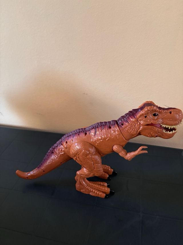 3 dinosauri 1 grande e 2 piu piccoli