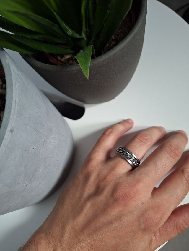 Anillo antiestrés de acero con cadena