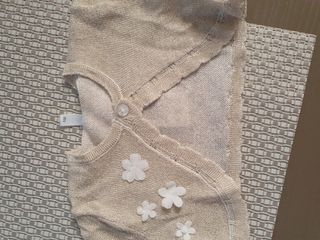 Bolerino dorato con fiori bianchi