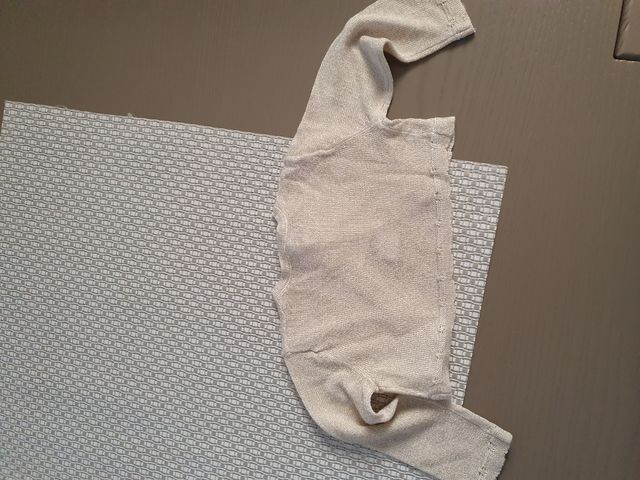 Bolerino dorato con fiori bianchi