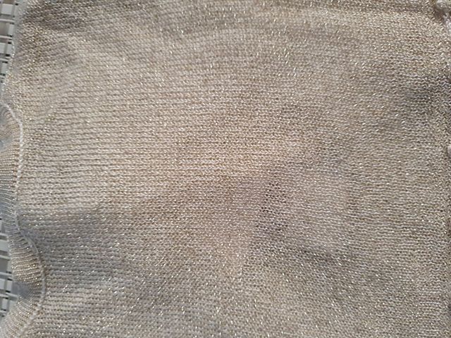 Bolerino dorato con fiori bianchi