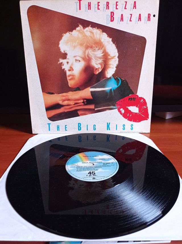 Thereza Bazar-- The Big Kiss