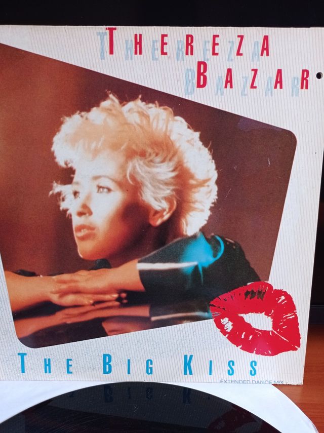Thereza Bazar-- The Big Kiss