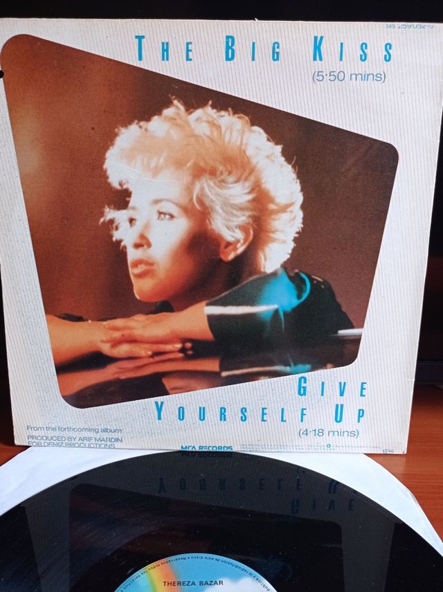 Thereza Bazar-- The Big Kiss