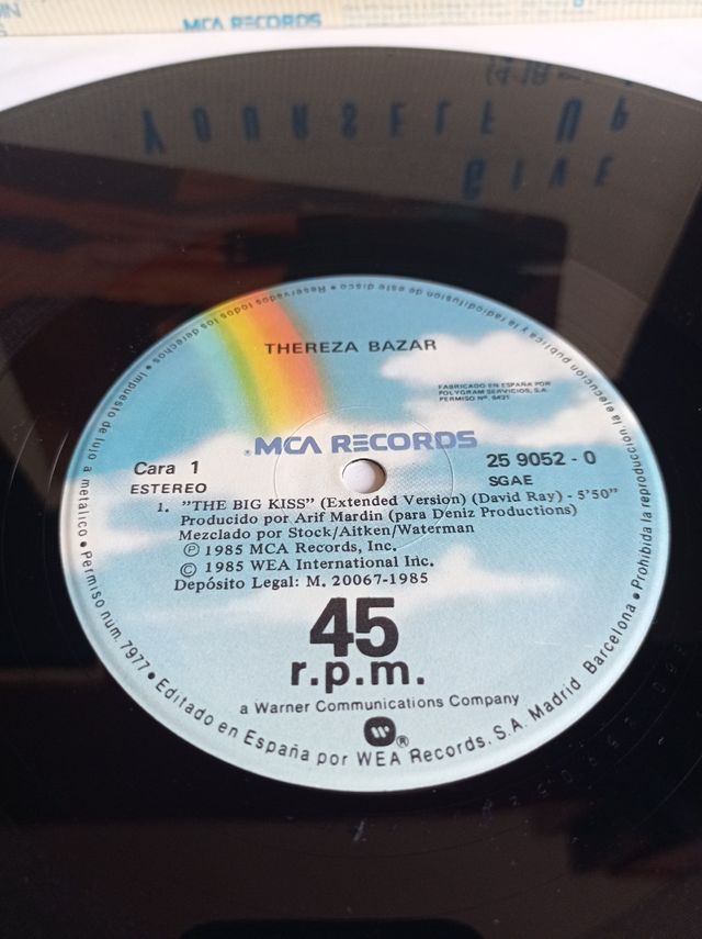 Thereza Bazar-- The Big Kiss