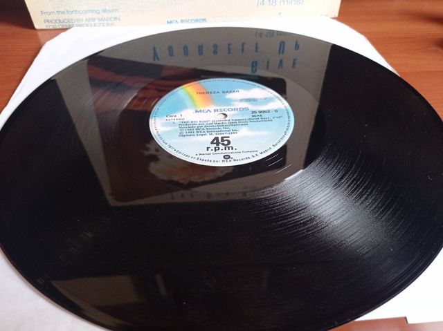 Thereza Bazar-- The Big Kiss