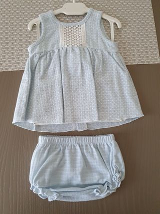 Abito azzurro con pois bianchi