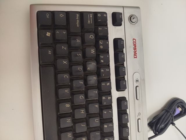Teclado COMPAQ y regalo ratón Logitech