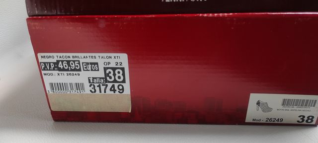 Botín negro de tacón alto con cristalitos