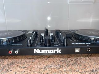 Mesa DJ/Numark Mixtrack Pro FX 