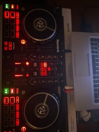 Mesa DJ/Numark Mixtrack Pro FX 