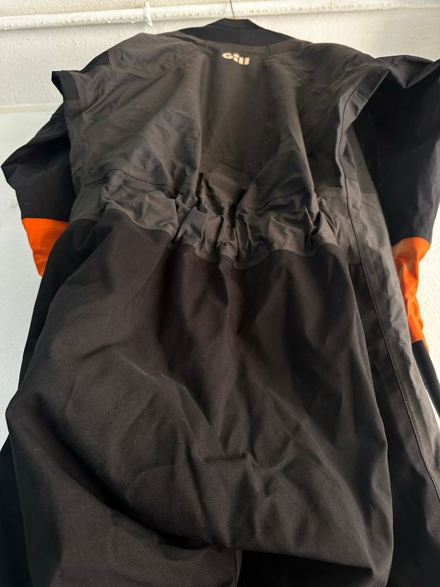 Traje seco para Embarcación Auxiliar Marca Gill