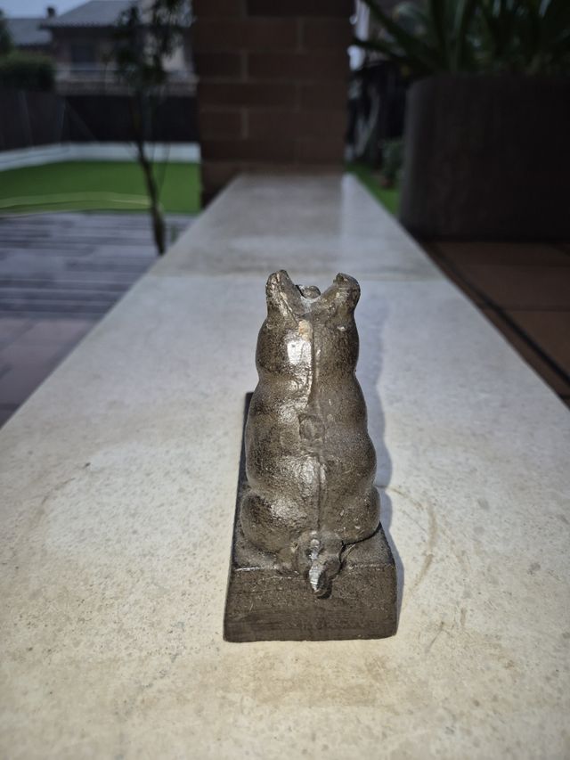 Cerdito de metal para frenar puerta