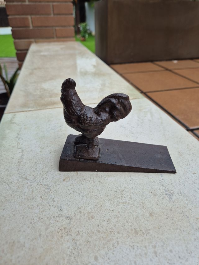 Tope de puerta con un gallo 🐓 de metal