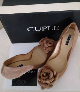 Zapatos ante beige marca Cuplé, nuevos. 