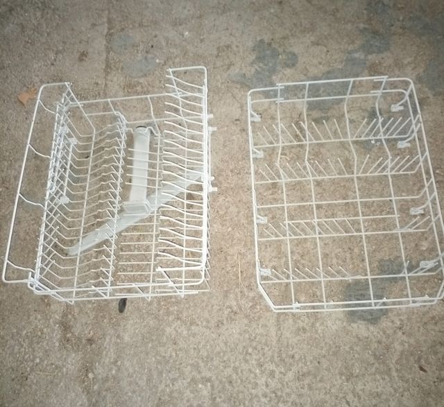 Cesta lavajillas estrecho.