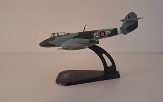 AVION GLOSTER METEOR