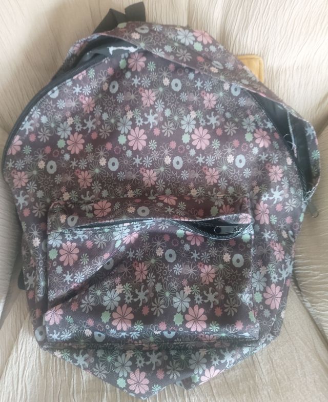 Mochila de tela estampada de mujer