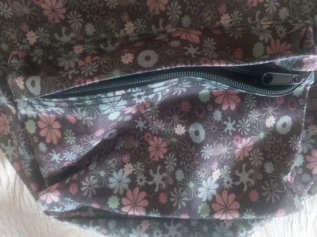 Mochila de tela estampada de mujer