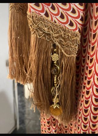 Kimono flecos dorados y abalorios