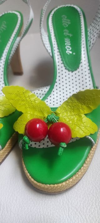 Sandalia tacón, verdes combinada con blanco y rojo