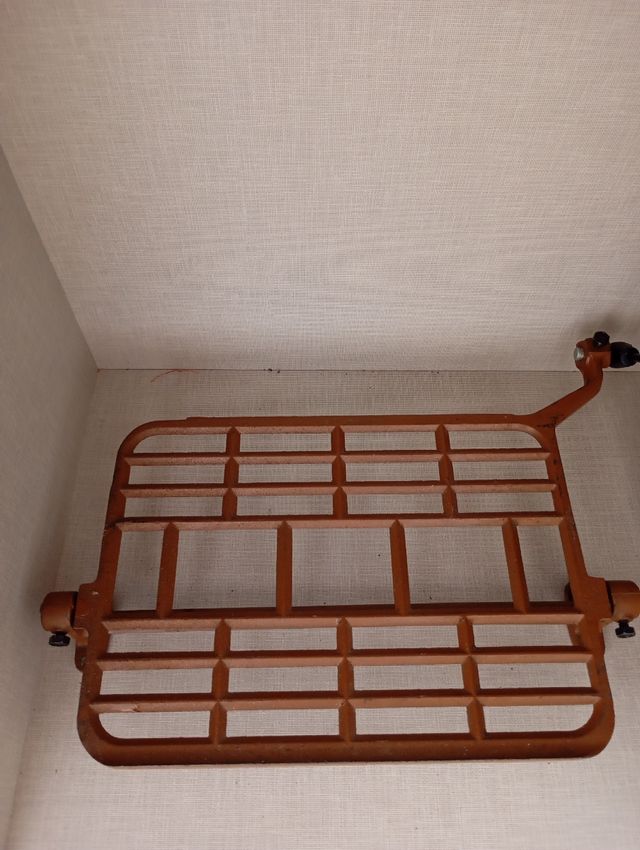 Rueda y pedal máquina de coser antigua