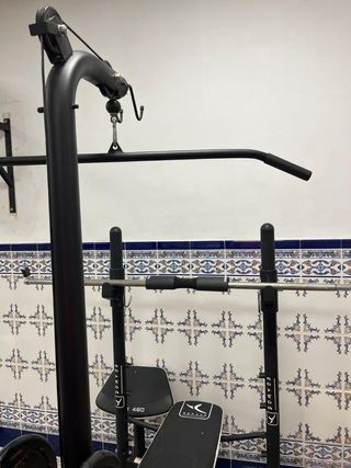 Máquina multifunción y mancuernas