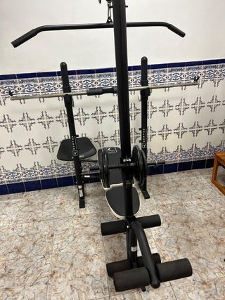 Máquina multifunción y mancuernas