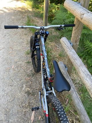 Bicicleta descenso SARACEN